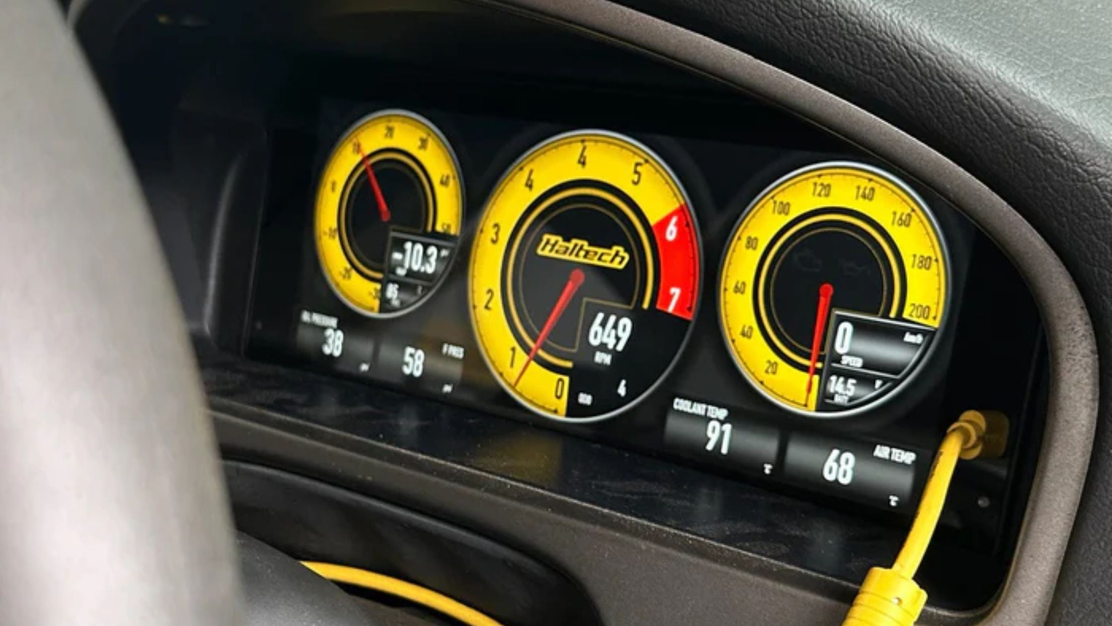 Can the Haltech uC-10 Digital Dash Be Used as a Standalone Display?