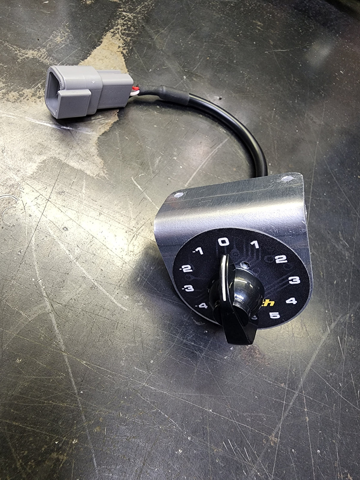 ROTARY TRIM SINGLE BRACKET